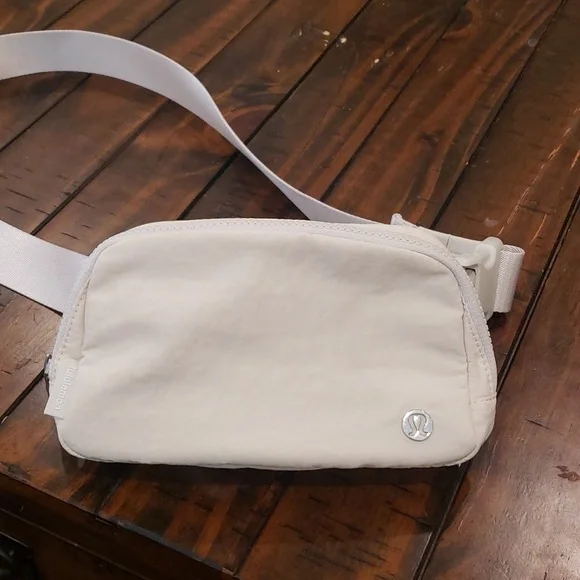 NWOT white opal everywhere belt bag - Picture 4 of 10